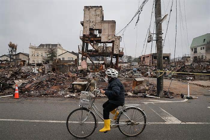 震后一个月，日本灾民生活困顿重建无期